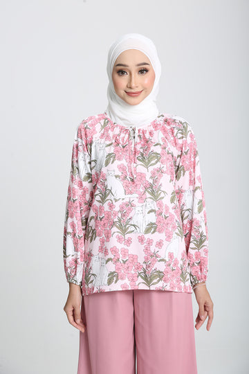 The Reunion Moments Floral Blouse in Pink